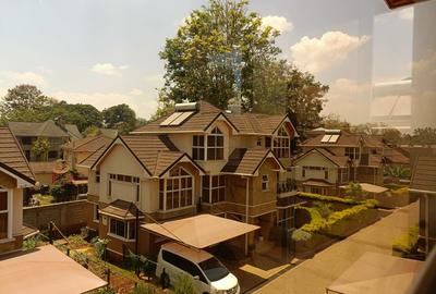 5 Bed House with En Suite in Lavington