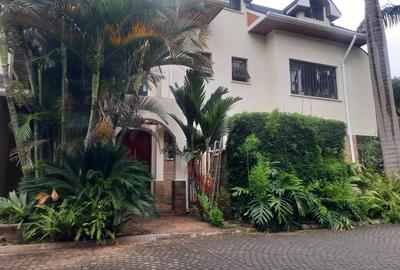 5 Bed Townhouse with En Suite in Lavington
