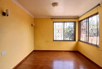 5 Bed Townhouse with En Suite at Lavington - 3