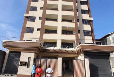 2 Bed Apartment with En Suite in Kamakis