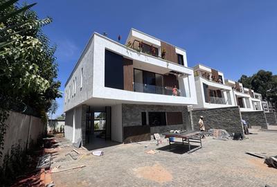 4 Bed Villa with En Suite in Runda - 2