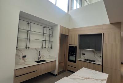 5 Bed Townhouse in Riverside