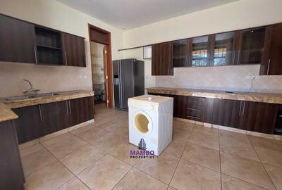 4 Bed House with En Suite at Eagle Park - 3