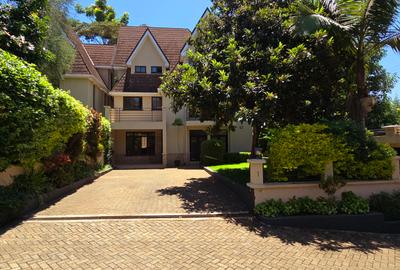 5 Bed Townhouse with En Suite at Lavington Green - 3