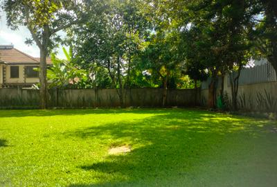 5 Bed Townhouse with Garden at Few Minutes Drive To Roslyn Academy And German School