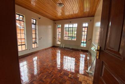 5 Bed Townhouse with En Suite in Lavington