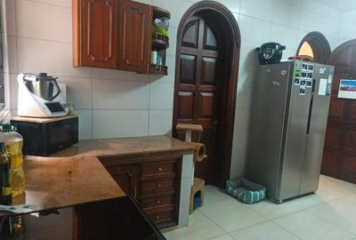 5 Bed Townhouse with En Suite in Westlands Area