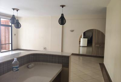 4 Bed Apartment with En Suite in Westlands Area - 4