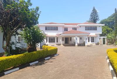 5 Bed House with En Suite at Runda