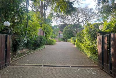 5 Bed Townhouse with En Suite in Rosslyn - 2