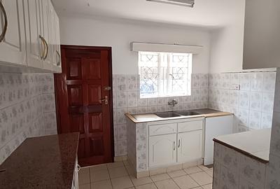 3 Bed Apartment with En Suite in Rhapta Road