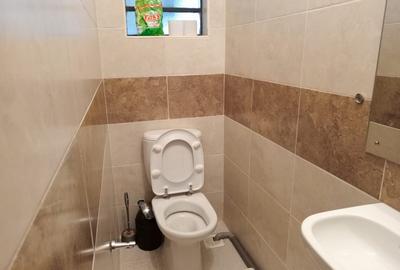 Serviced 1 Bed Apartment with En Suite in Parklands