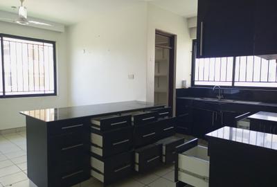 3 Bed Apartment with En Suite in Nyali Area - 2