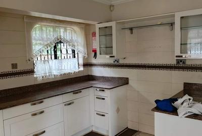 4 Bed House with En Suite in Runda