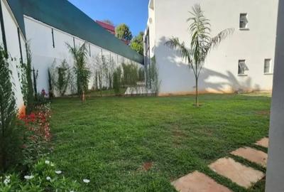 5 Bed Townhouse with En Suite at Lavington Green - 3