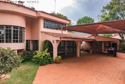 5 Bed Townhouse with En Suite in Thigiri