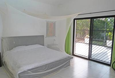 4 Bed House with En Suite in Watamu - 3