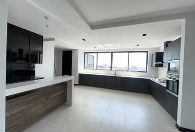 4 Bed Apartment with En Suite in Westlands Area - 4