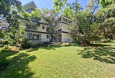 2 Bed Apartment with En Suite at Un