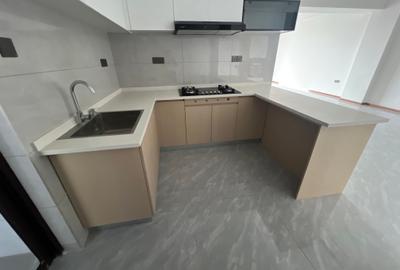 3 Bed Apartment with En Suite in Riverside - 4