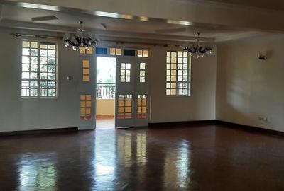 5 Bed House with En Suite in Nyari