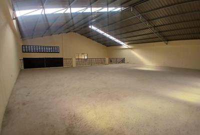 8,000 ft² Warehouse with Parking in Mlolongo