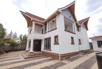 5 Bed House with En Suite in Kamakis - 2