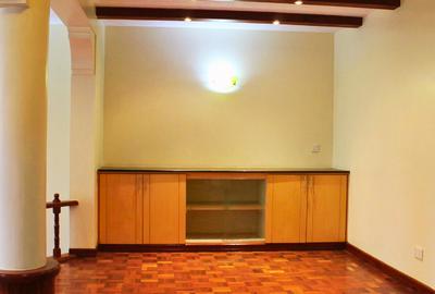 5 Bed Townhouse with En Suite in Lavington - 3