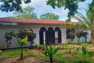 4 Bed House with En Suite in Ukunda