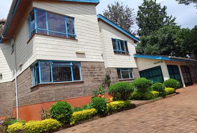 5 Bed House with En Suite at Un Avenue