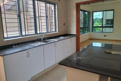 5 Bed Townhouse with En Suite in Lavington - 3