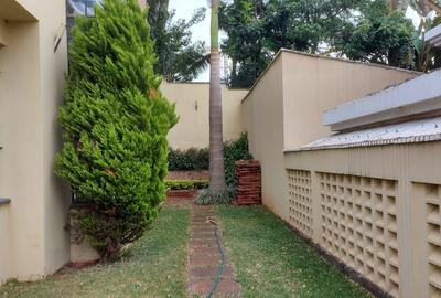 5 Bed Villa with En Suite in Lavington