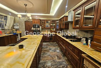 5 Bed House with En Suite in Runda - 2