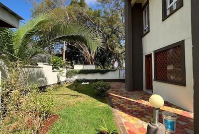 5 Bed Townhouse with En Suite in Lavington