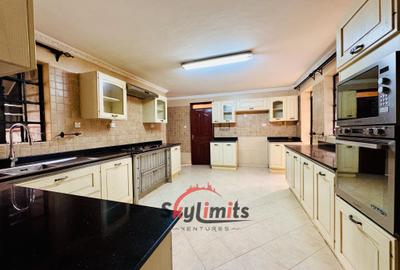 5 Bed Townhouse with En Suite at Lavington