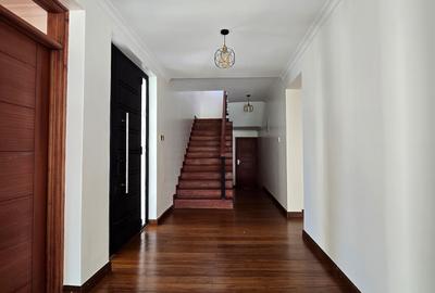 7 Bed House with En Suite in Runda - 4