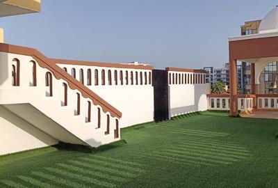 4 Bed Apartment with En Suite at Links Road - 2