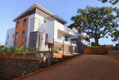 5 Bed Townhouse with Staff Quarters in Kitisuru