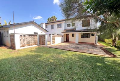 4 Bed House with En Suite at Mountain View - 2