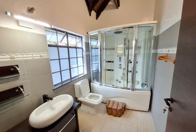 4 Bed Townhouse with En Suite at Lavington - 3