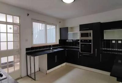 4 Bed Villa with En Suite in Riara Road - 3