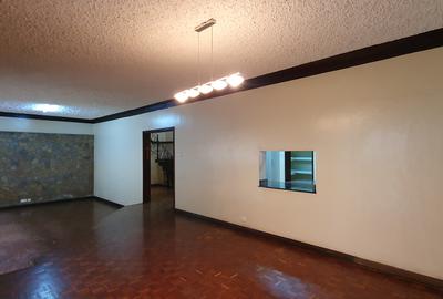 5 Bed House with En Suite at 2Nd Parklands Avenue - 4