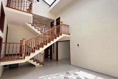 5 Bed House with En Suite at Westlands - 4