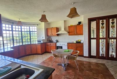 5 Bed House with En Suite in Runda - 3