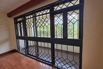 4 Bed Apartment with En Suite at Brookside Drive - 3