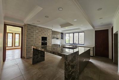 7 Bed Villa with En Suite at Lavington - 4