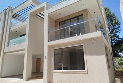 6 Bed Townhouse with En Suite in Lavington - 4