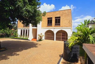 5 Bed House with En Suite at Valley