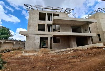 5 Bed Townhouse with En Suite in Lavington
