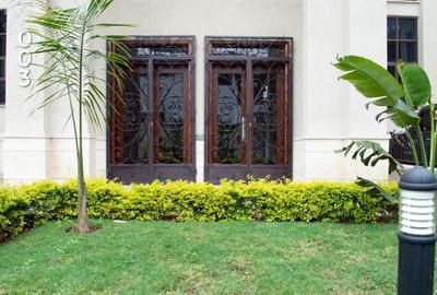 5 Bed House with En Suite in Lavington